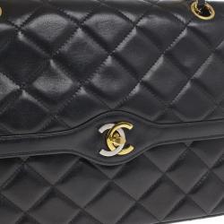 مملوكة مسبقًا Chanel Black Lambskin Vintage Medium Flap Bag