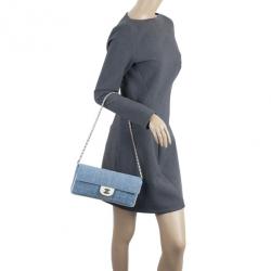 مملوكة مسبقًا حقيبة شانيل شوكوليت بار إيست-وست دنيم أزرق وسط