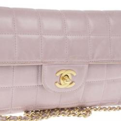 مملوكة مسبقًا حقيبة شانيل شوكليت بار أيست-ويست باغيت جلد خروف وردي