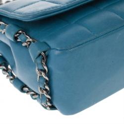مملوكة مسبقًا Chanel Blue Leather Quilted Chocolate Bar East-West Shoulder Bag