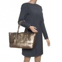 Pre Owned حقيبة يد شانيل شوبينغ ثعبان ذهبية ميتالك