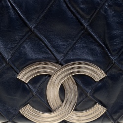 مملوكة مسبقًا Chanel Navy Blue Quilted Leather CC Bowler Bag