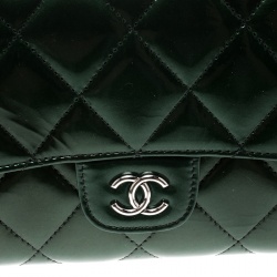 مملوكة مسبقًا Chanel Green Quilted Leather Classic Flap Wallet