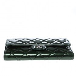 مملوكة مسبقًا Chanel Green Quilted Leather Classic Flap Wallet