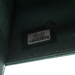 مملوكة مسبقًا Chanel Green Quilted Leather Classic Flap Wallet