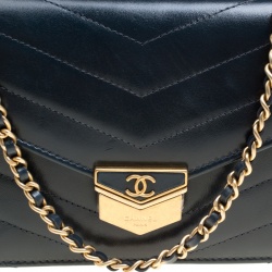 Pre Owned Chanel Black Chevron Quilted Leather Medal Flap Bag