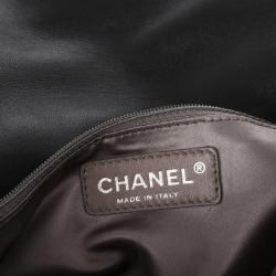 مملوكة مسبقًا Chanel Black Pearl Studded Shoulder Bag