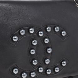 مملوكة مسبقًا Chanel Black Pearl Studded Shoulder Bag