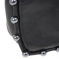 مملوكة مسب�قًا Chanel Black Pearl Studded Shoulder Bag