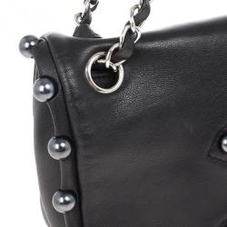 مملوكة مسبقًا Chanel Black Pearl Studded Shoulder Bag