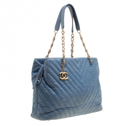 مملوكة مسبقًا حقيبة يد شانيل سوربيك كبيرة جلد مبطنة شيفرون اريدسنت زرقاء