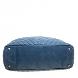 مملوكة مسبقًا حقيبة يد شانيل سوربيك كبيرة جلد مبطنة شيفرون اريدسنت زرقاء