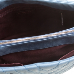 مملوكة مسبقًا حقيبة يد شانيل سوربيك كبيرة جلد مبطنة شيفرون اريدسنت زرقاء