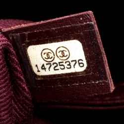 مملوكة مسبقًا حقيبة يد شانيل سوربيك كبيرة جلد مبطنة شيفرون اريدسنت زرقاء