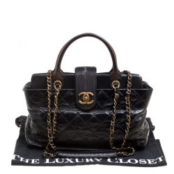 Pre Owned حقيبة كتف شانيل يد علوية بيندي CC باريس بومباي جلد مبطنة سوداء