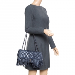 مملوكة مسبقًا حقيبة كتف شانيل قلاب شراشيب باريس دالاس جلد مبطنة زرقاء