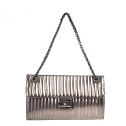 مملوكة مسبقًا Chanel Classic Metallic Vertical Quilted Press Lock Flap Bag