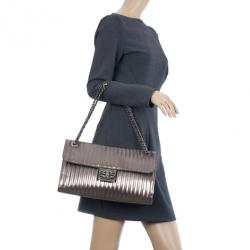 مملوكة مسبقًا Chanel Classic Metallic Vertical Quilted Press Lock Flap Bag
