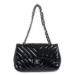 Chanel Surpique CC Flap Bag Chevron Lambskin and Suede Jumbo Black 4857215