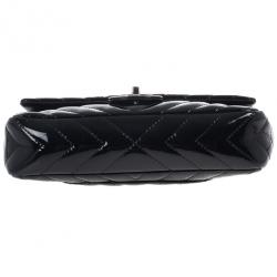 Pre Owned Chanel Black Surpique Chevron Medium Flap Bag