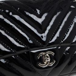 Pre Owned Chanel Black Surpique Chevron Medium Flap Bag
