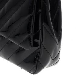 Pre Owned Chanel Black Surpique Chevron Medium Flap Bag