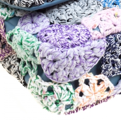 Pre Owned حقيبة شانيل قلاب كلاسيك متوسطة جلد وكروشيه متعددة الألوان