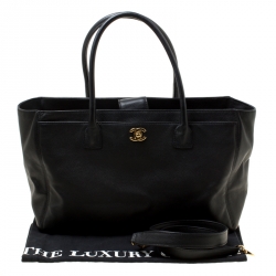 Pre Owned حقيبة يد شانيل سيرف إكساكاتيف كبيرة جلد كافيار سوداء