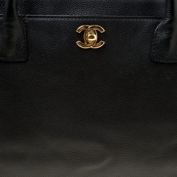 Pre Owned حقيبة يد شانيل سيرف إكساكاتيف كبيرة جلد كافيار سوداء