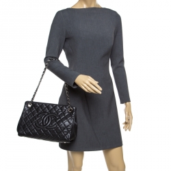 مملوكة مسبقًا Chanel Black Quilted Caviar Leather Timeless Frame Tote