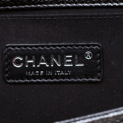 مملوكة مسبقًا حقيبة شانيل قلاب بوي تويد وجلد سوداء