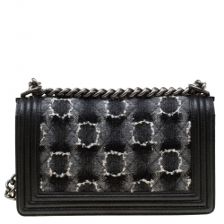 مملوكة مسبقًا حقيبة شانيل قلاب بوي تويد وجلد سوداء