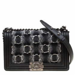 مملوكة مسبقًا حقيبة شانيل قلاب بوي تويد وجلد سوداء