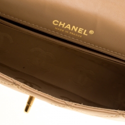 مملوكة مسبقًا حقيبة شانيل قلاب مزدوج شانيل كلاسيكية سلسلة بيجو متوسطة جلد مبطنة سوداء