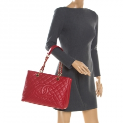 مملوكة مسبقًا Chanel Red Quilted Caviar Leather Grand Shopper Tote