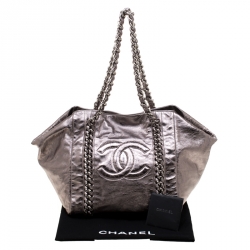 مملوكة مسبقًا حقيبة يد شانيل لوكس ليغن جلد لامع رمادية