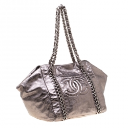 مملوكة مسبقًا حقيبة يد شانيل لوكس ليغن جلد لامع رمادية