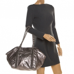 مملوكة مسبقًا حقيبة يد شانيل لوكس ليغن جلد لامع رمادية