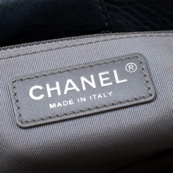 مملوكة مسبقًا حقيبة يد شانيل سرف اكساكاتيف صغيرة جلد سوداء