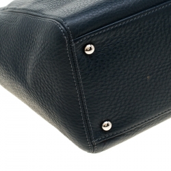 مملوكة مسبقًا حقيبة يد شانيل سرف اكساكاتيف صغيرة جلد سوداء