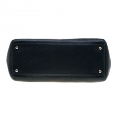 مملوكة مسبقًا حقيبة يد شانيل سرف اكساكاتيف صغيرة جلد سوداء