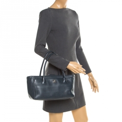 مملوكة مسبقًا حقيبة يد شانيل سرف اكساكاتيف صغيرة جلد سوداء