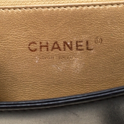 مملوكة مسبقًا حقيبة شانيل قلاب كلبس CC متوسطة جلد مبطنة سوداء