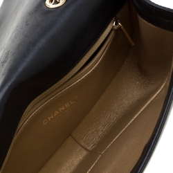 مملوكة مسبقًا حقيبة شانيل قلاب كلبس CC متوسطة جلد مبطنة سوداء