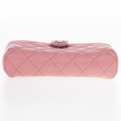 مملوكة مسبقًا Chanel Pink Quilted Leather Smart Clutch