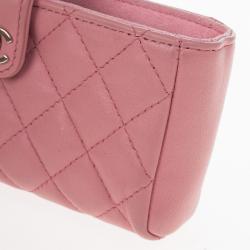 مملوكة مسبقًا Chanel Pink Quilted Leather Smart Clutch
