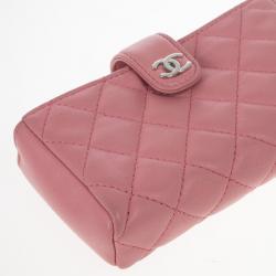مملوكة مسبقًا Chanel Pink Quilted Leather Smart Clutch