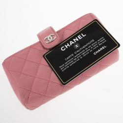 مملوكة مسبقًا Chanel Pink Quilted Leather Smart Clutch