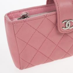 مملوكة مسبقًا Chanel Pink Quilted Leather Smart Clutch