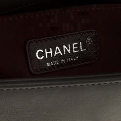 مملوكة مسبقًا حقيبة شانيل قلاب بوي صغيرة قطيفة مبطنة مبطنة خضراء داكنة